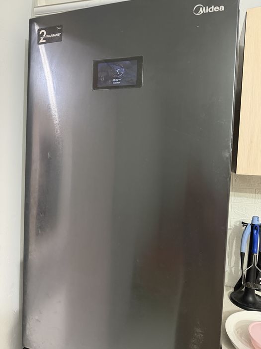 Холодильник большой