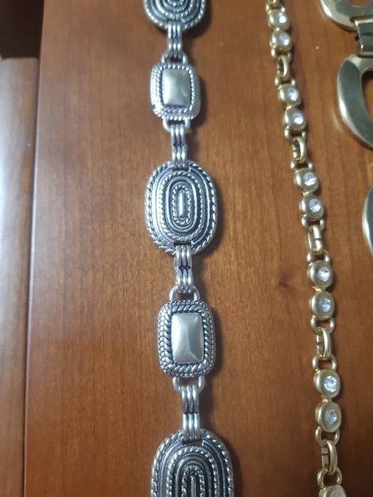 Curele( centuri metalice?