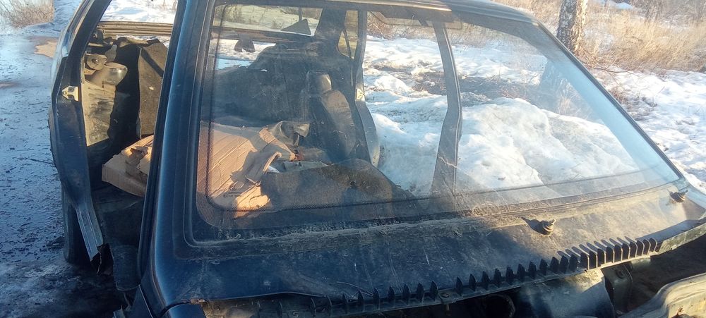 Лобовое стекло .