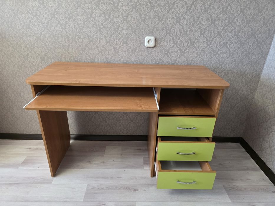 Продам стол компьютерный, ученический