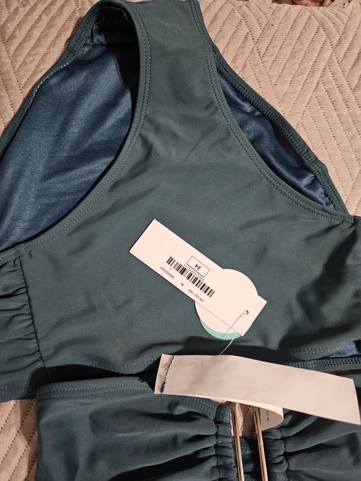 Costum de baie, nou cu eticheta