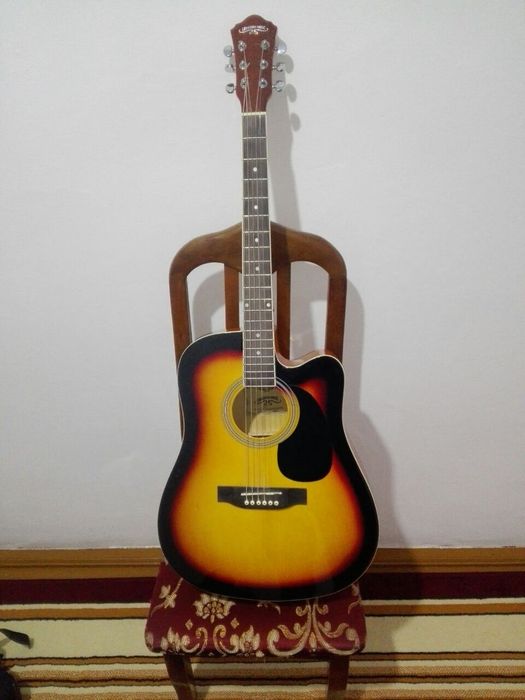 Акустическая гитара
