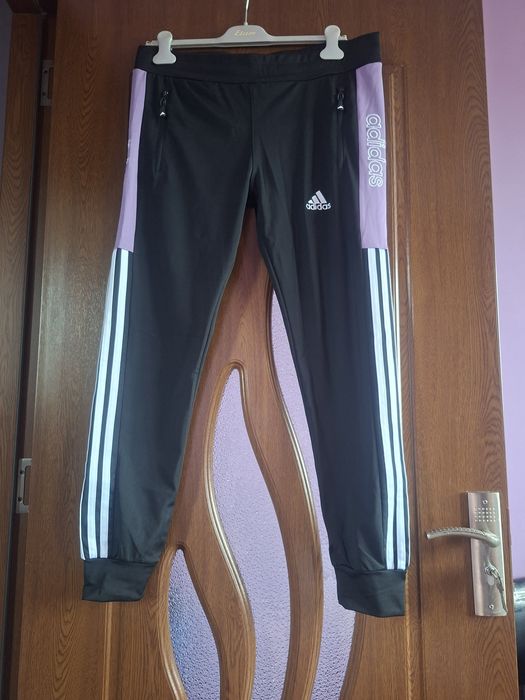 Vând Trening Damă Adidas Mărimea XL Turcia