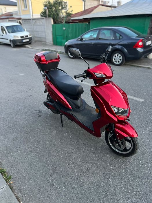 Vând Scuter Electric