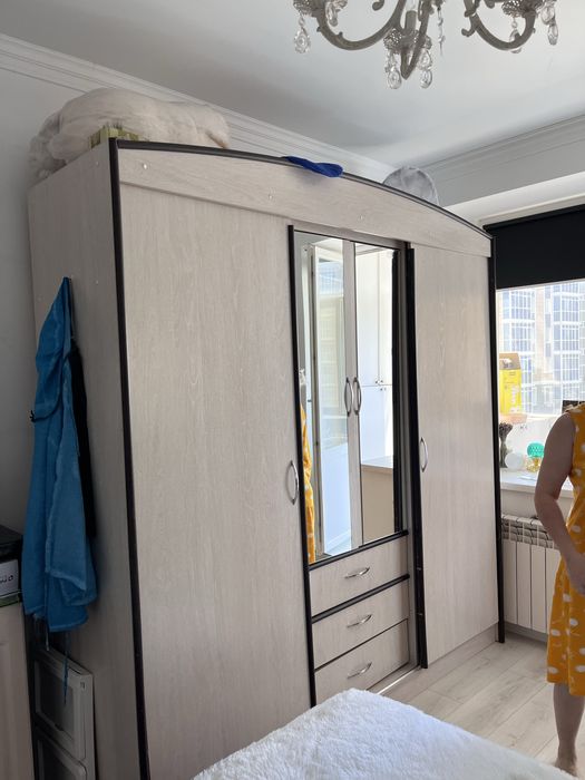 Срочно продам  вместительный шкаф