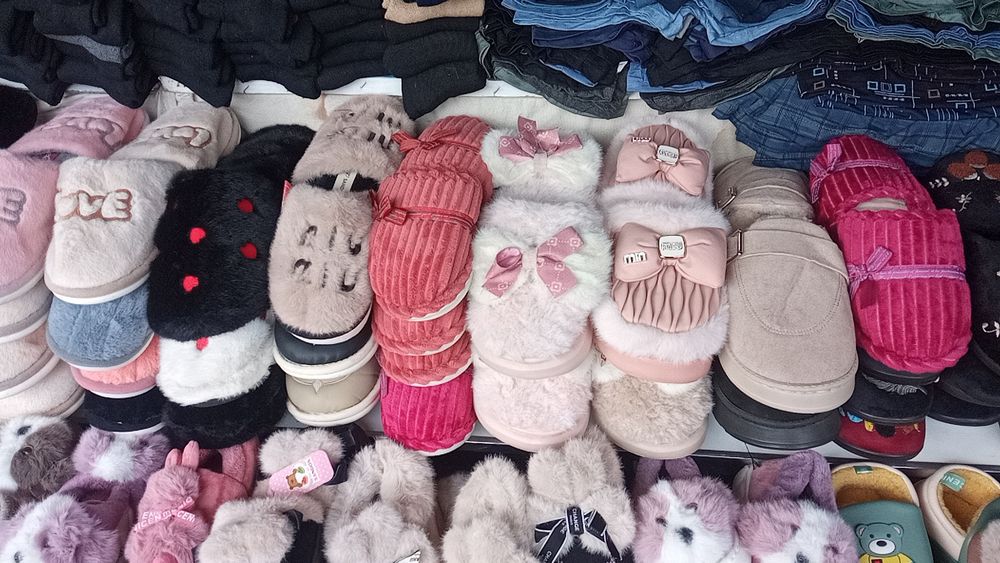 Xoxlagan turdagi jeniski detiski oyoq kiyimlar damashni tapichkar bor