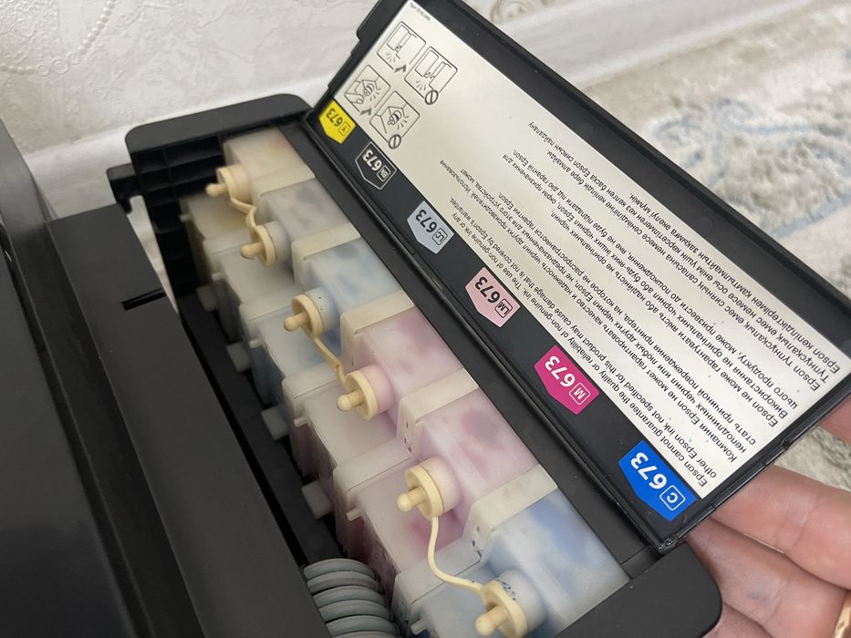 Продам цветной принтер Epson L805 почти новый