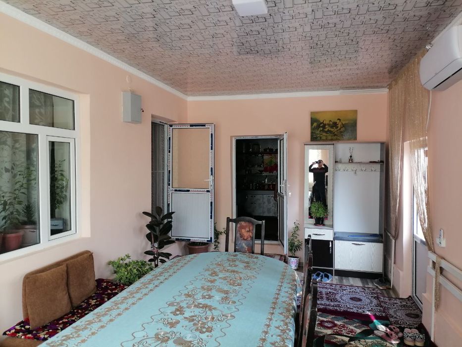 Chirchiq Azotchikda 12 xonali hovli sotiladi