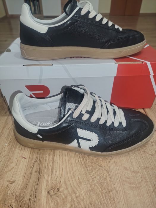 Vând pantofi sneakers unisex Reiker Revolution mărimea 39