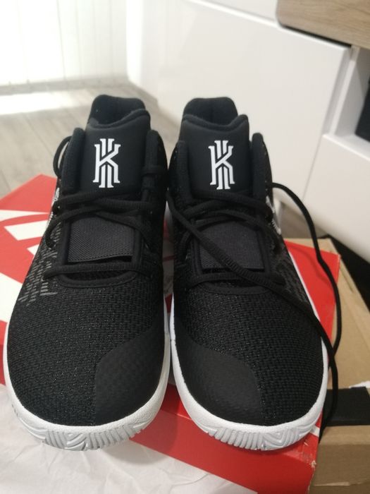 Маратонки Nike Kyrie Flytrap II