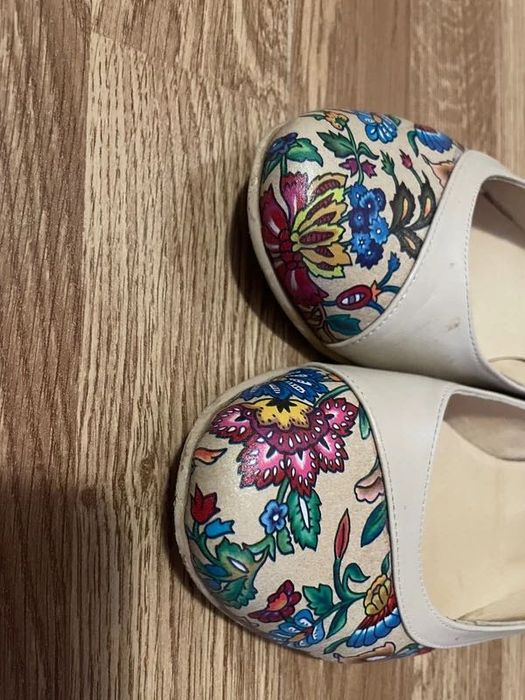 Balerini din piele naturala cu motiv floral