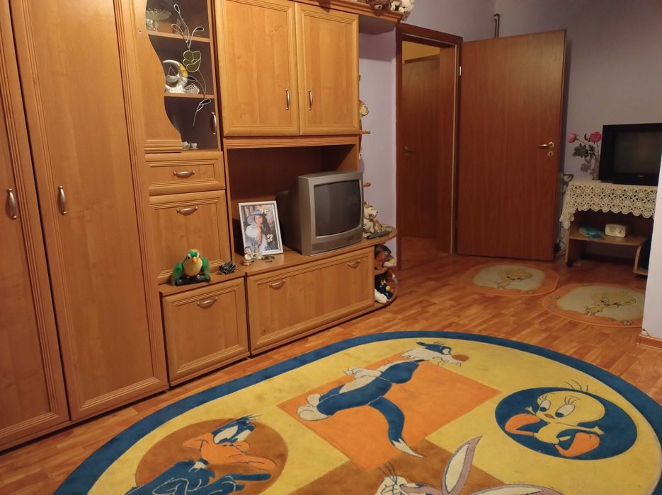 Vând apartament cu 3 camere în Caransebeș.