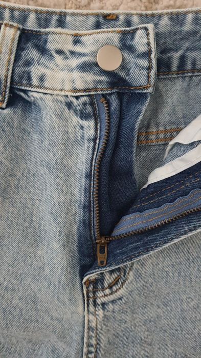 Pantaloni scurți din denim – casual și comozi