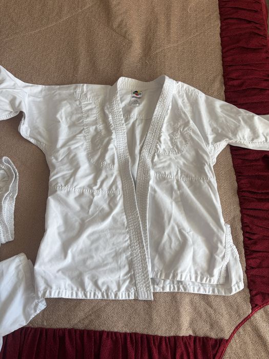 Продам кимоно протектер и футы