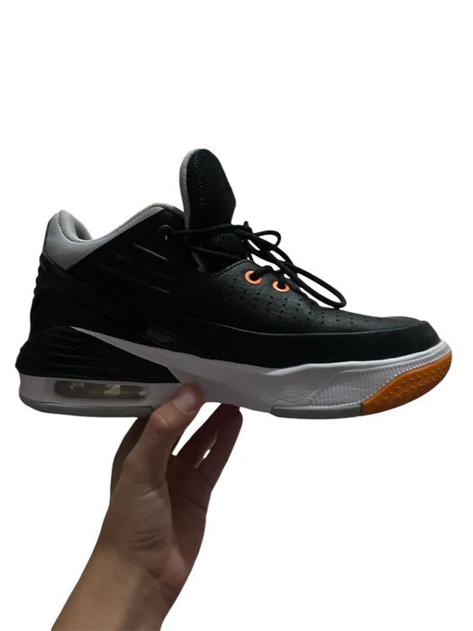 Adidasi  jordan negri marimea 37