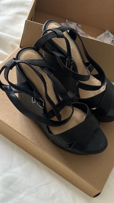 Босоножки от Gianni Bini