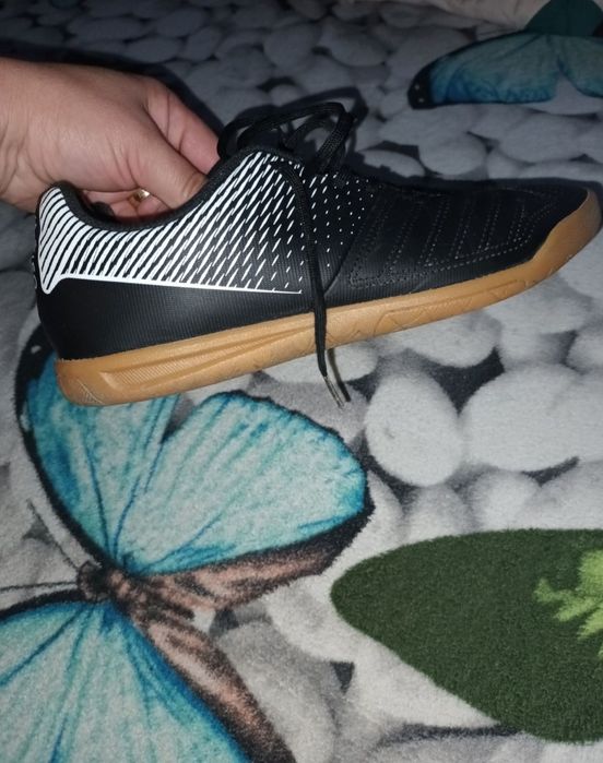 Adidasi fotbal  mărimea 40