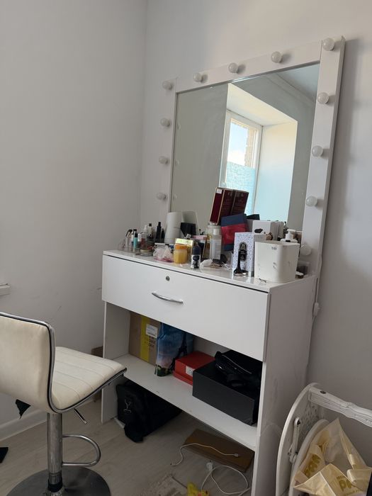 продам гримёрный столик для визажиста