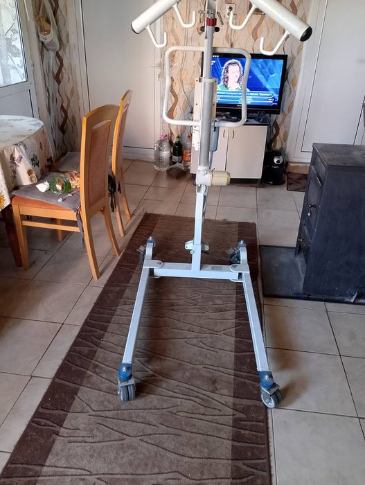 Повдигач за лица с увреждане