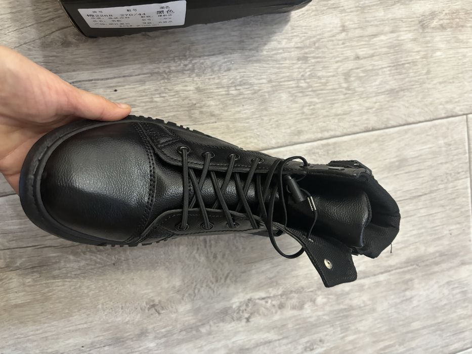 Продаются мужские  кроссовки