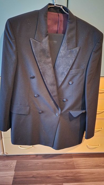 2 costume la 500 lei  elegante 54,56,58  sau 300 buc la alegere