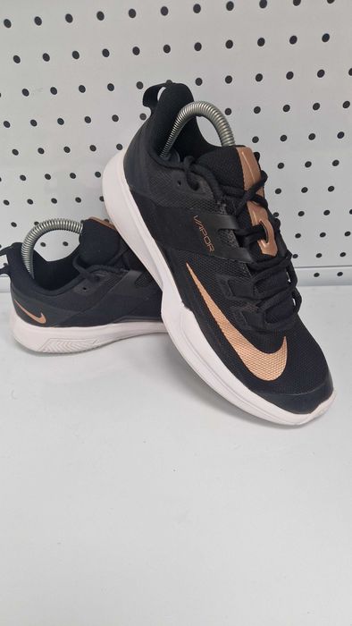 Оригинални дамски маратонки- Nike Court Vapor Lite