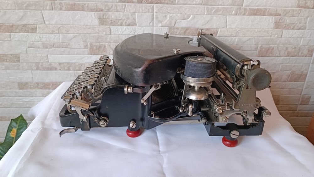 Стара пишеща машина Adler Mod.7 - Made in Germany - 1939 година - Антика
