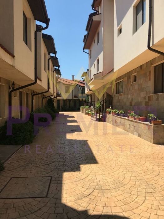 Тристаен в вилна зона Слънчев бряг