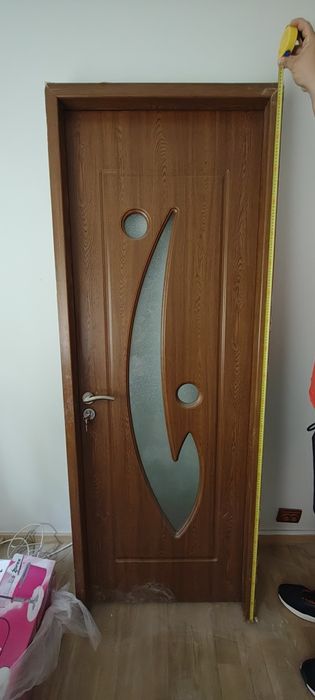 Vând 2 uși de interior