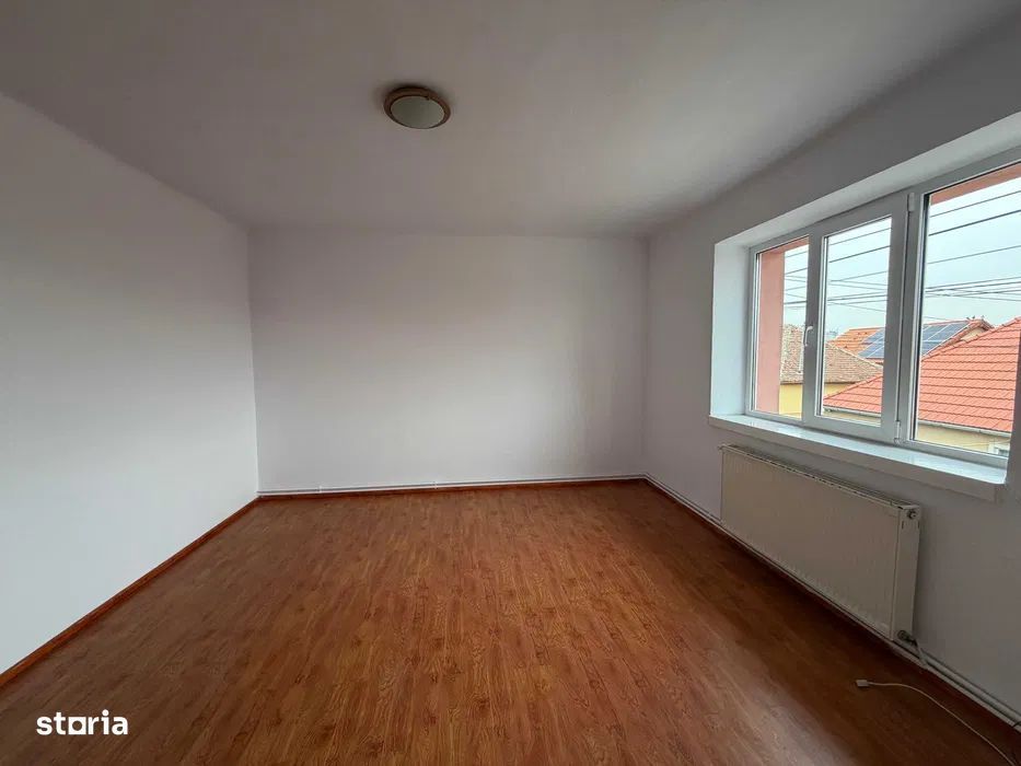 Casa 3 camere singur in curte