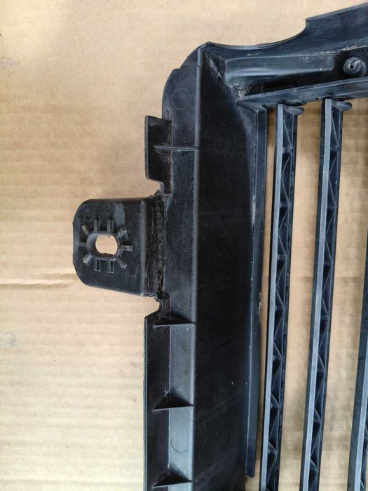 Grila activa / Volet aer radiatoare Dacia Duster 2 2018-2023 cod 214f63070R