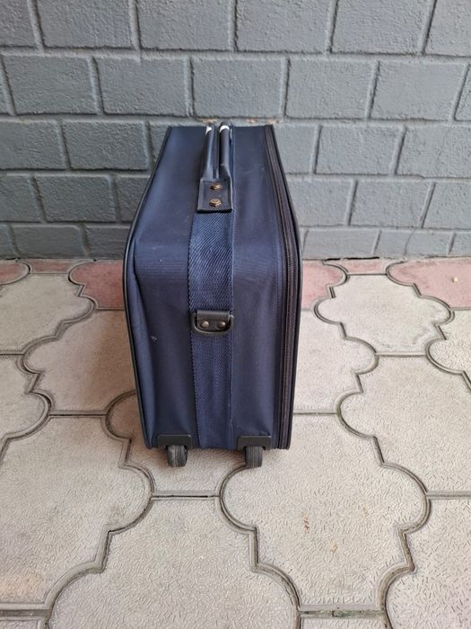 Разные чемоданы.