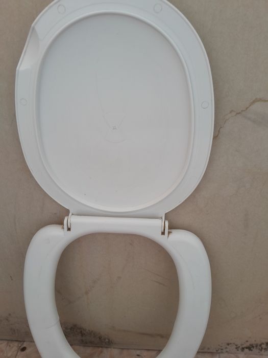 Продам крышку от унитаза.