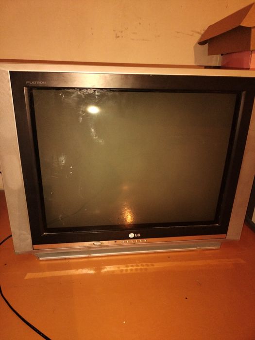 Продам телевизор LG большой