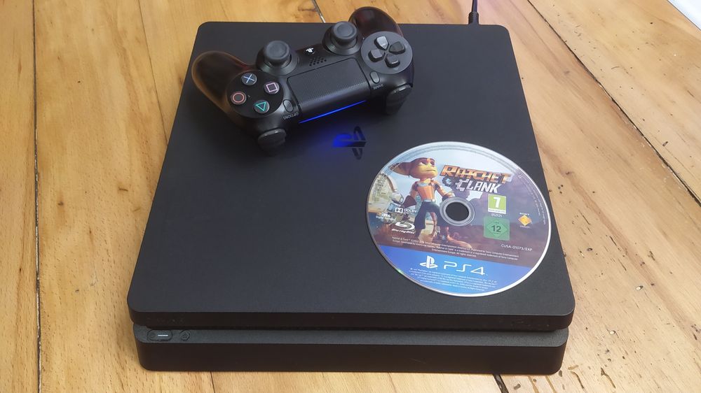 PS4 | PS 4 slim 500 гб + Джойстик + Ratchet & Clank  |  Почистена