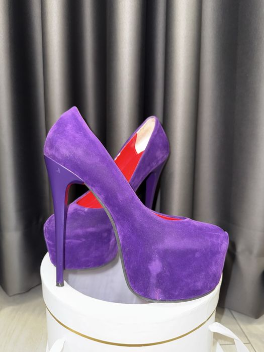 Лилави велурени обувки на висок ток - 36 номер
