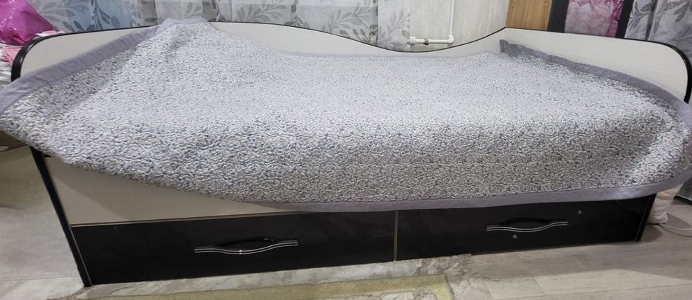 Продам кровать с матрасом