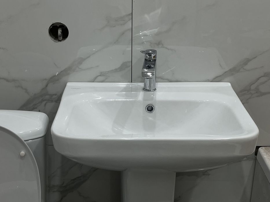 Продам раковину с пьедесталом