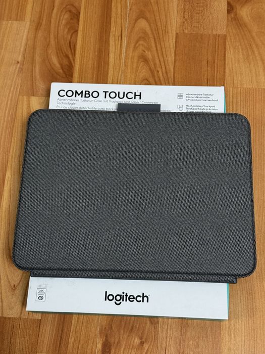 Husa tableta Ipad 10 Logitech Combo Touch