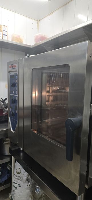Продавам професионален конвектомат Рационал