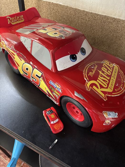 Голяма кола за яздене на mcqueen