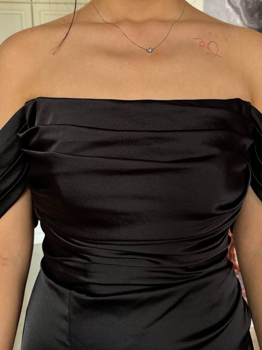 Вечернее черное платье