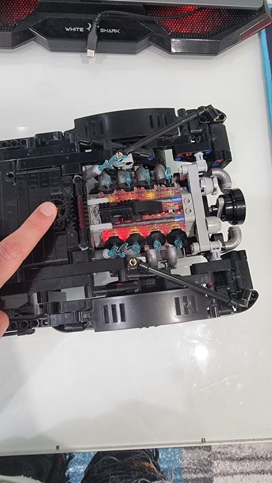 LEGO Technic Batman Batmobile 42127, 1360 piese