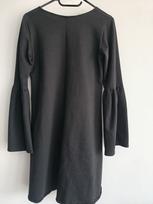 Rochie S cu mâneci lungi , Rochie neagra