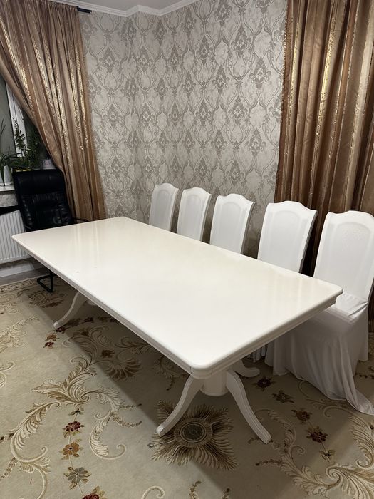 Стол со стульями