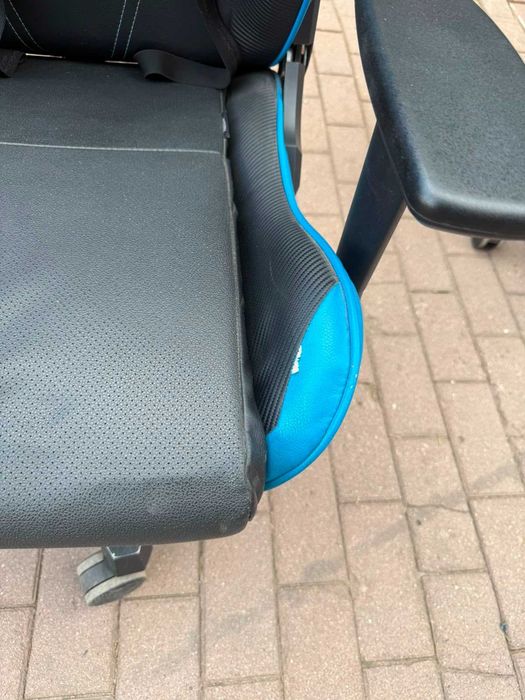 Кресла DXRacer ValKyrie Blue и Yellow