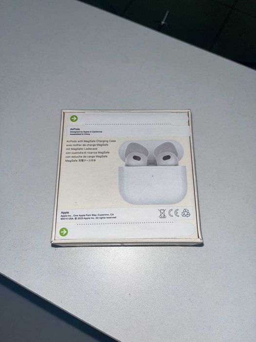 Наушники AirPods