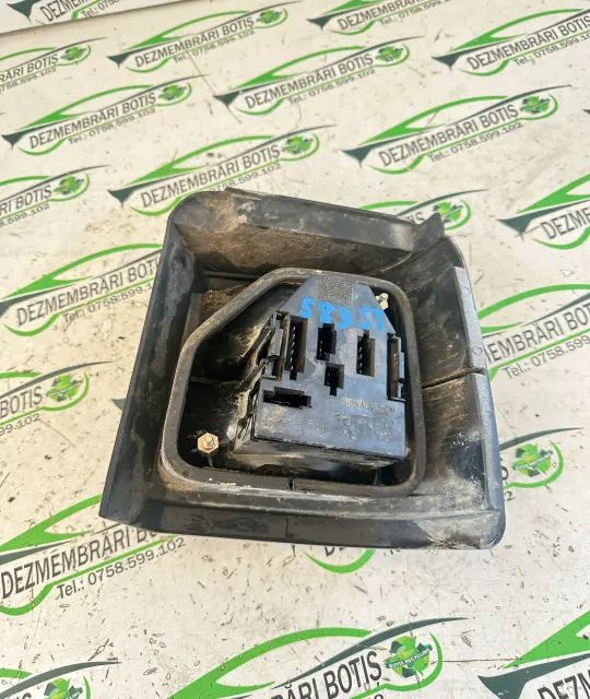 Lampa / Tripla stop stanga pe aripa Volkswagen VW Passat 1990