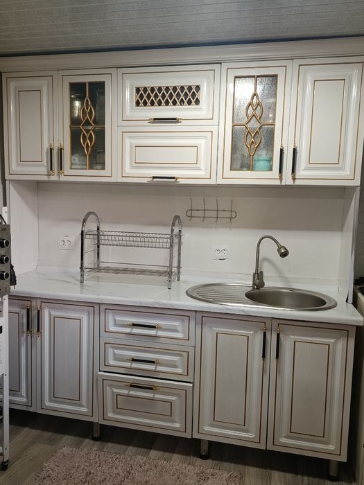 Kuxiniy bufet sotiladi 2metr va 2metr