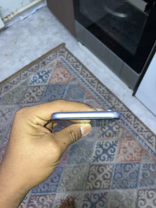 Продам айфон 11 сломан экран